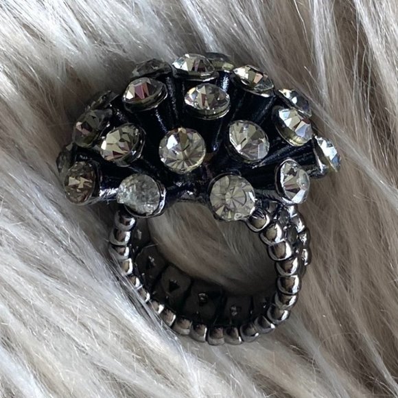 🟣 (2/$20) - Gorgeous Black tone with gems Statement Stretch Ring - One Size - Picture 11 of 12